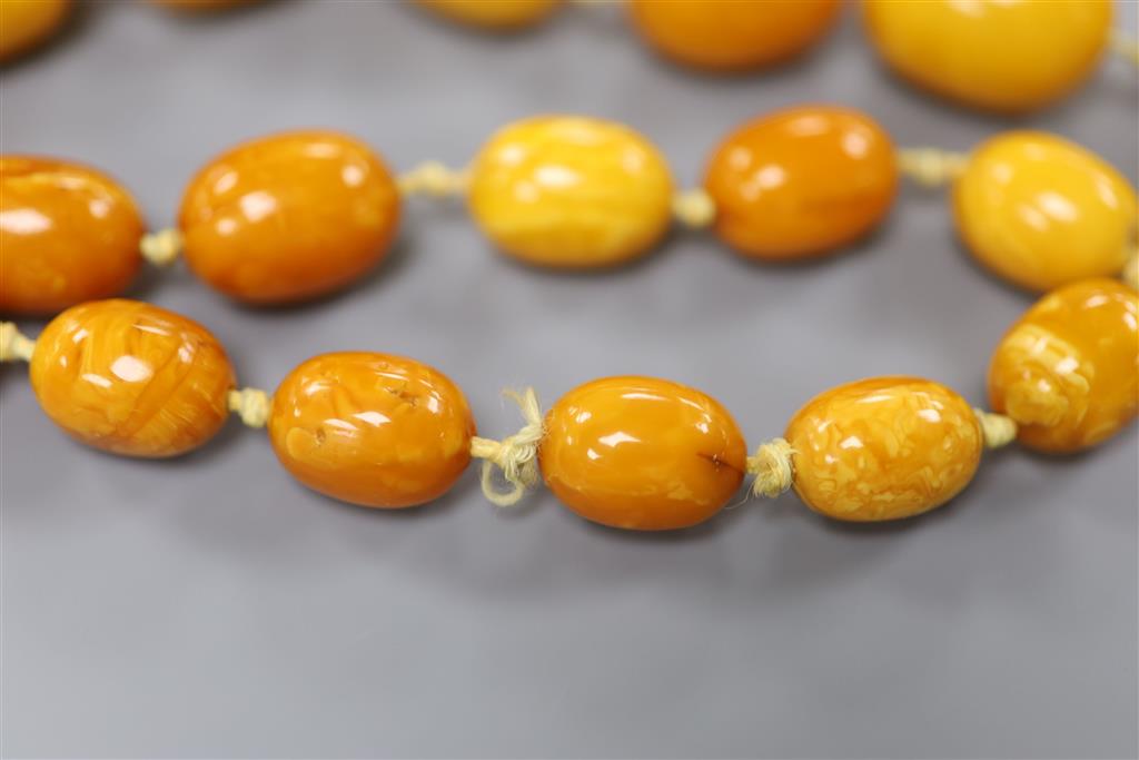 A single strand graduated amber bead necklace, 73cm, gross 101 grams.